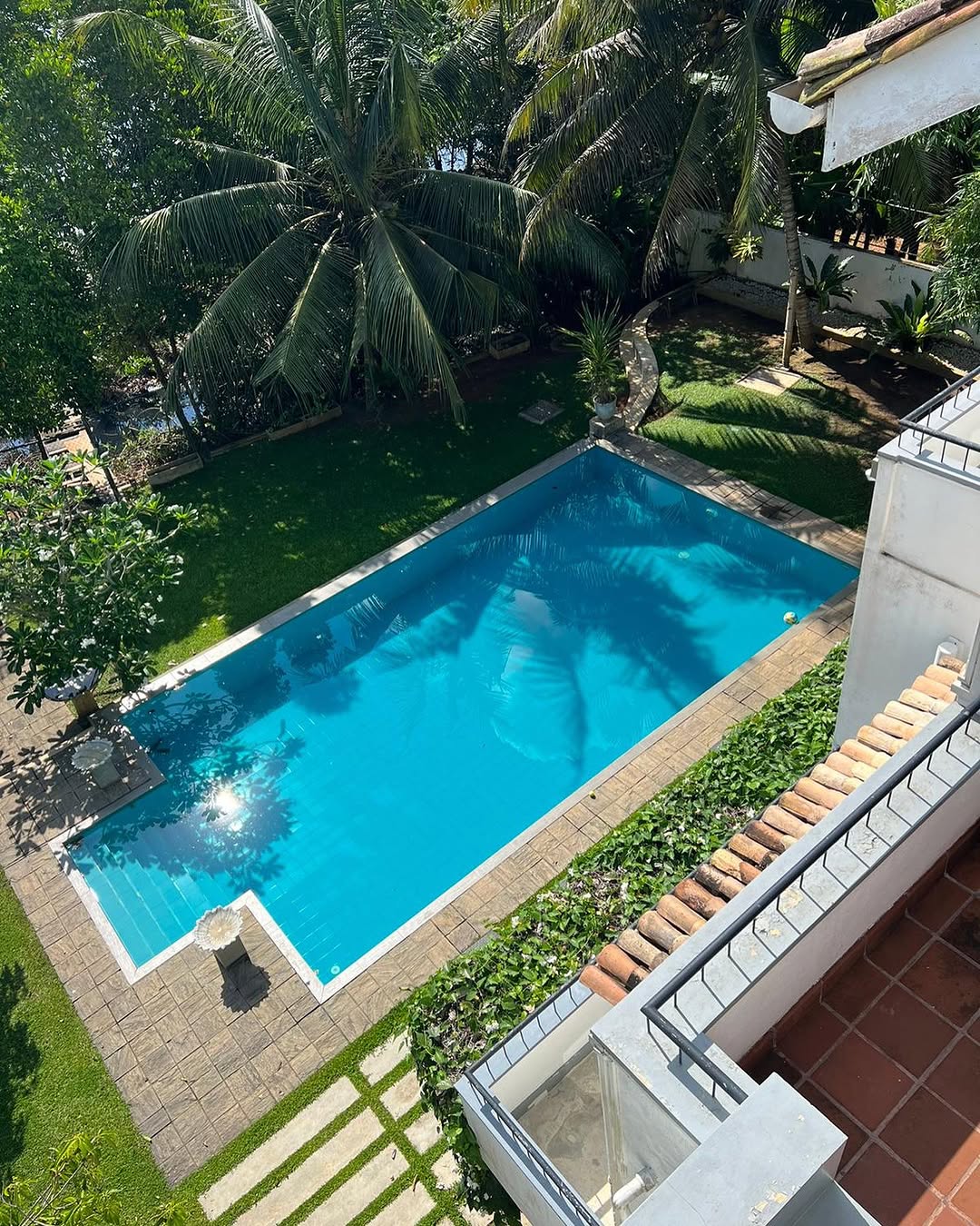 Arahtis Instagram Photos